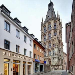 Stern am Rathaus with cityhall tower