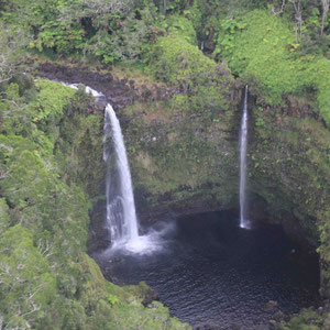 Wasserfall an den Hängen des Mauna Kea