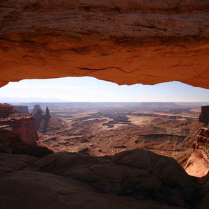 Von unten angestrahlter Mesa Arch