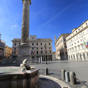 Piazza Colonna mit Palazzo Chigi