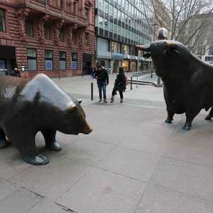 Bulle und Bär vor der Frankfurter Börse