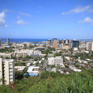 Blick vom Rand des Punchbowl Crater auf Honolulu
