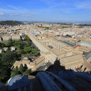 Blick auf den Vatikan vom Petersdom