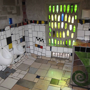 Hundertwasser-Toilette