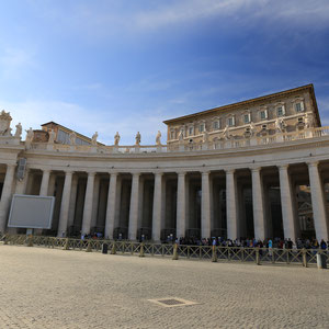 Kolonnaden auf dem Petersplatz