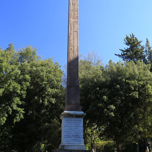 Obelisk im Park Villa Borghese