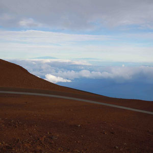 Im Hintergrund Mauna Kea und Mauna Loa auf Big Island