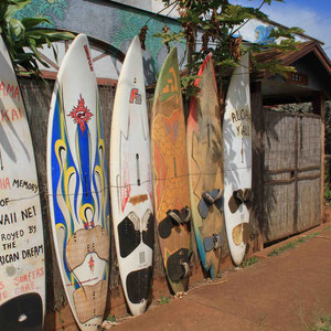 Surfbretter in der Nähe von Paia