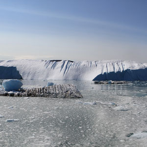 Eisberge beim Eqi-Gletscher