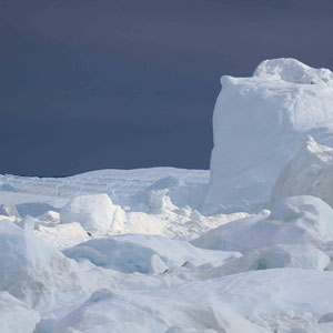 Riesige Eisberge stauen sich