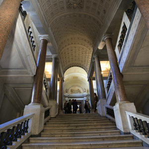 Treppe im Vatikanischen Museum