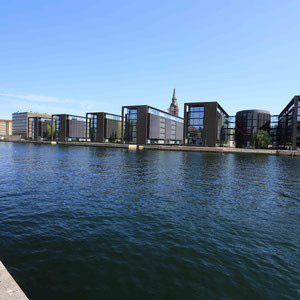 Am Kanal vor der Königlichen Bibliothek