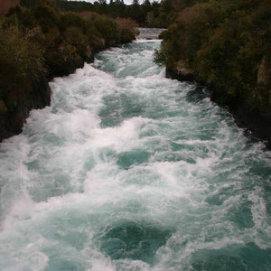 Engstelle des Waikato River vor den Huka Falls