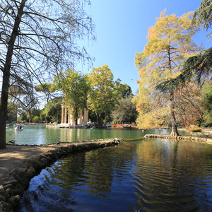 See im Park der Villa Borghese