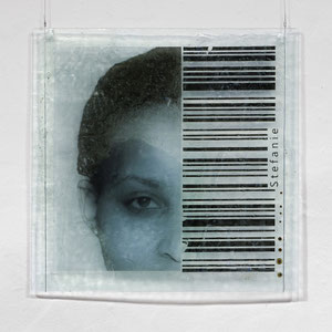 Stefanie, Floatglas, Mischtechnik, 60x60 cm, Foto: Markus Steur