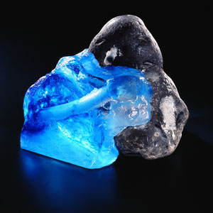 Verbindung, Ofenguss,  Kristallglas, Rügen-Feuerstein, ca. 12x15x12 cm, Foto: Markus Steur