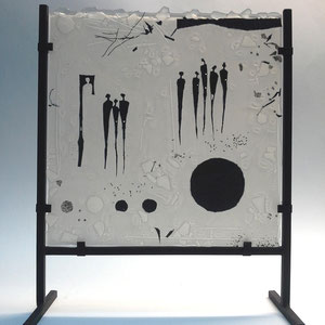 Lichtbild_Begegnungen, Metallständer, Fusing-Technik, Überfangglas 36x33 cm