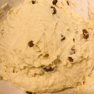 Hefeteig für Rosinenbrötchen