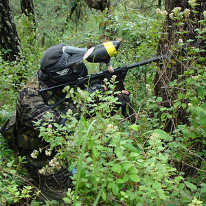 Guerrero en medio bosque