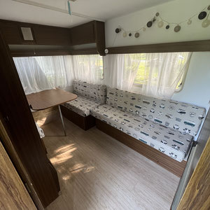Vacances en camping dans caravane
