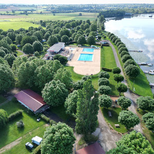 Camping calme et ombragé dans l'Ain