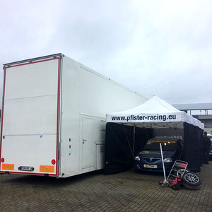 Testtag ADAC Logan Cup Pfister-Racing Teamzelt mit Team-Truck seitlich