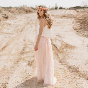 Brautkleid-Zweiteiler von Elementar Brautmode in Hannover – fair produziert, wandelbar tragbar und perfekt für Bräute, die Flexibilität und Natürlichkeit schätzen.