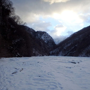 河原歩きの始まり。