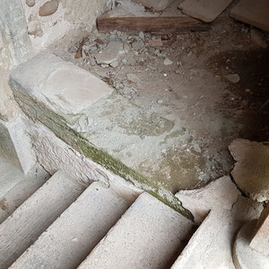 Sockel in Sandstein, André Iseli Steinmetz, Restaurierung Sandstein, 