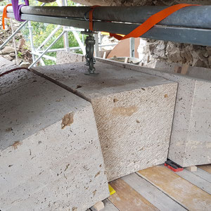 Jagdburg Höfen, Rundbogen in Tuffstein, André Iseli Steinmetz