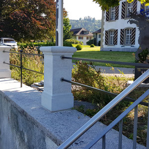 Schloss Riggisber, Postemente in Kunststein, André Iseli Steinmetz