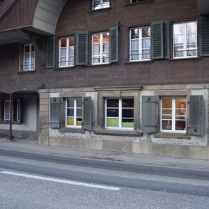 Sockel aus Berner Sandstein ersetzen, André Iseli Steinmetz