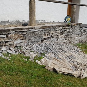 Kirche Wimmis, Bruchsteinmauer, Sanierung, André Iseli Steinmetz