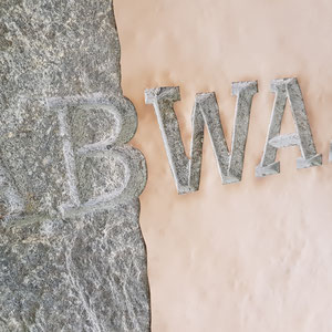 Abwasserverband Furä, Lötschental, Logo gravieren, Findling, André Iseli Steinmetz