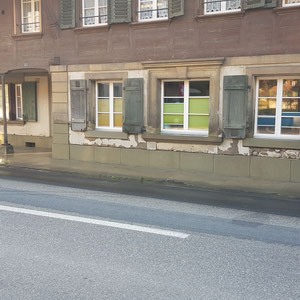 Sockel aus Berner Sandstein ersetzen, André Iseli Steinmetz