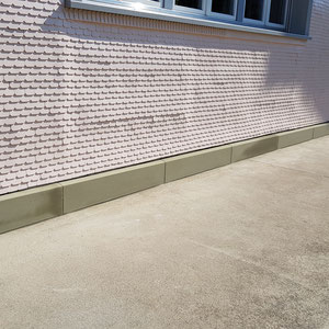 Schulhaus Feimettigen, Sockel ersetzen in Berner Sandstein, André Iseli Steinmetz