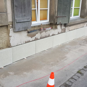 Sockel aus Berner Sandstein ersetzen, André Iseli Steinmetz