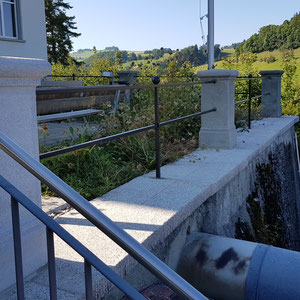 Schloss Riggisber, Postemente in Kunststein, André Iseli Steinmetz