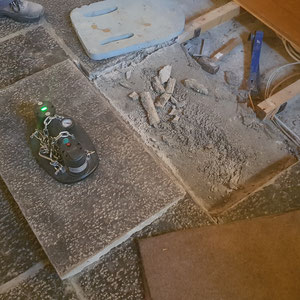 Kirche Wimmis, Bodenplatten aus Ringgenberger Kalkstein, André Iseli Steinmetz