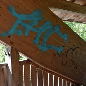 Graffitentfernung, André Iseli Stein- u. Bildhauerwerkstatt, Wimmis