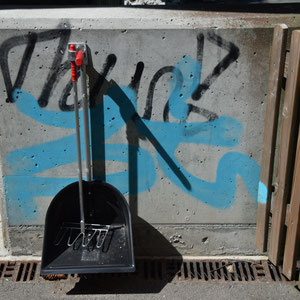 Graffitentfernung, André Iseli Stein- u. Bildhauerwerkstatt, Wimmis