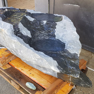 Brunnen in Blausee Kalkstein, André Iseli Steinmetz