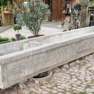 Restaurierung Brunnentorg in Kunststein