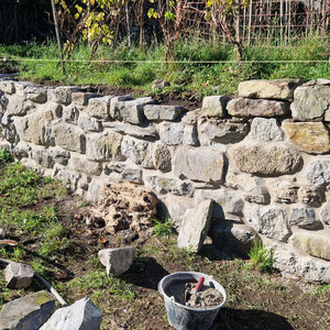 Kirchgemeinde Wimmis, Sanierung Bruchsteinmauer, André Iseli Steinmetz, Wimmis