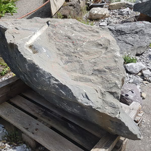 Brunnen in Blausee Kalkstein, André Iseli Steinmetz