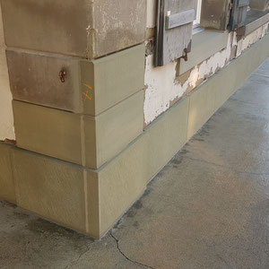 Sockel aus Berner Sandstein ersetzen, André Iseli Steinmetz