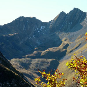 Pécloz (Bauges, 73) : vue sur la dent d'Arclusaz - AU BOUT DES PIEDS