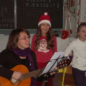 Der kleine Nikolaus singt für den großen Nikolaus