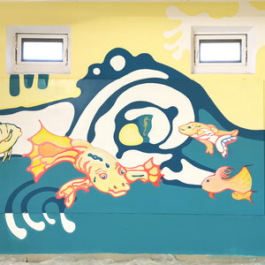 Wandmalerei zum Thema "Unterwasserwelt", für ein Malteser-Wohnheim, 2019, 1 von 4 Räumen, Hauptwand 3 x 4m, angrenzende Wand 3 x 5 m, Hauptbild auf Holz 125 x 250 cm, Acryl 