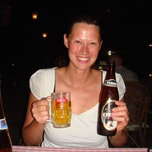 Pokhara war toll! ... Prost (mit Everest Bier ;-)